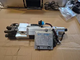 8m2016465 Mercruiser Mecury Marine Gen 1 Axius Steering Actuator Starboard Side