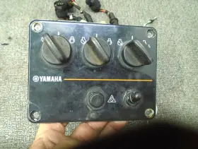 6x5-82570-03-00 Yamaha Used Triple Outboard Switch Panel 6x5-82570-03 Engine Ignition Key